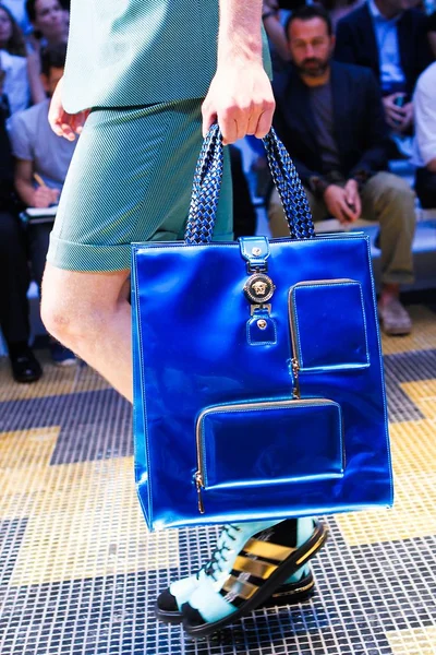 Look 19